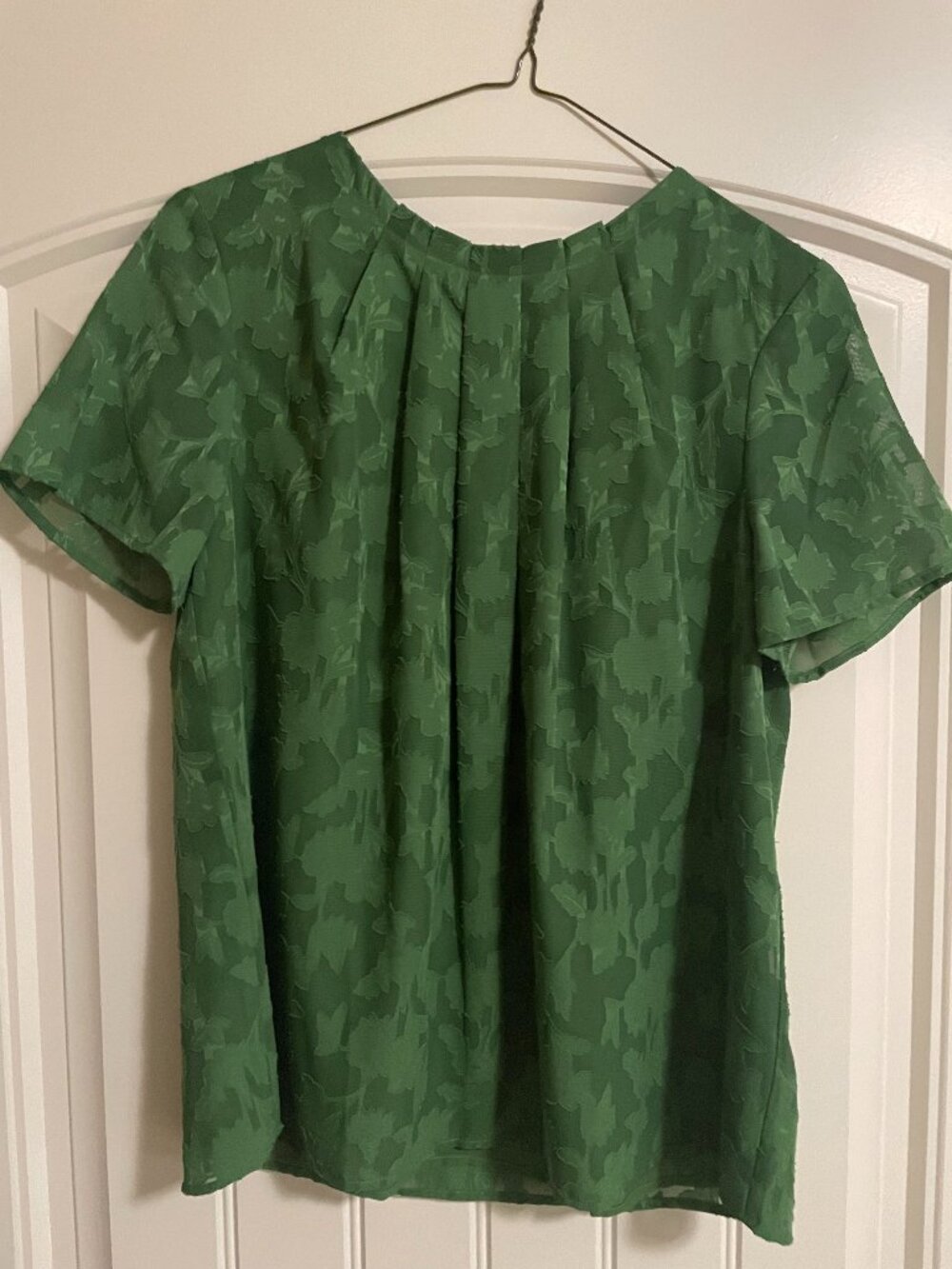Ann Taylor Green Floral Jacquard Pleated Short-Sleeve Blouse